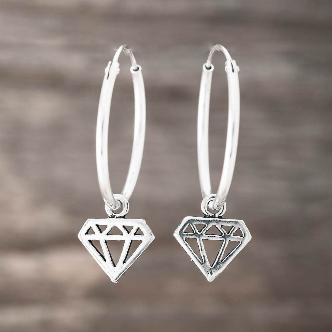 Silverörhängen stora creoler m diamant