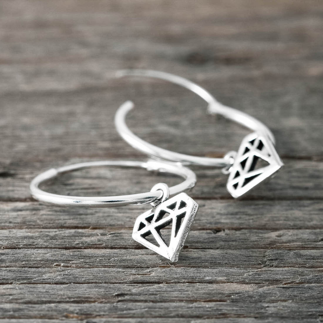 Silverörhängen stora creoler m diamant