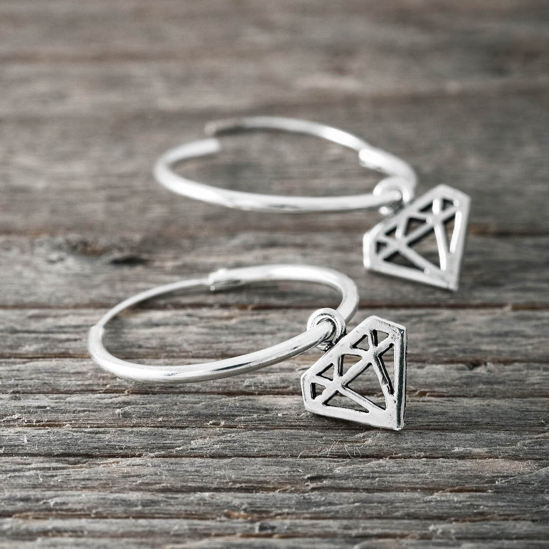 Silverörhängen stora creoler m diamant