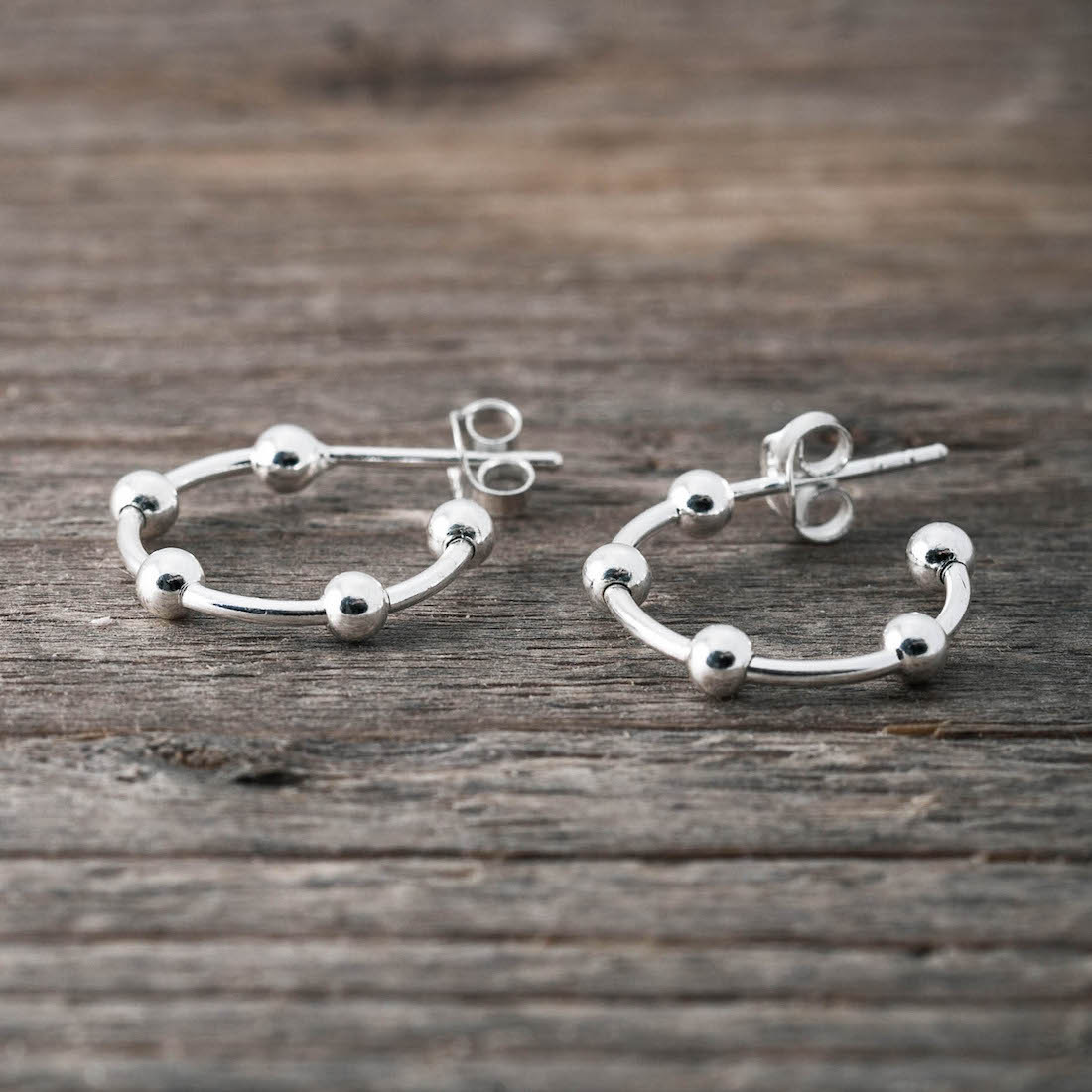 Silver hoops small with 5 silver beads