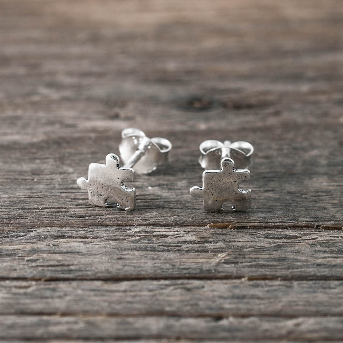 Silver earrings puzzle