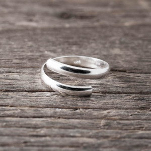 Silver ring fingertipp wrapped