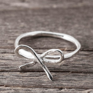 Silver ring bow