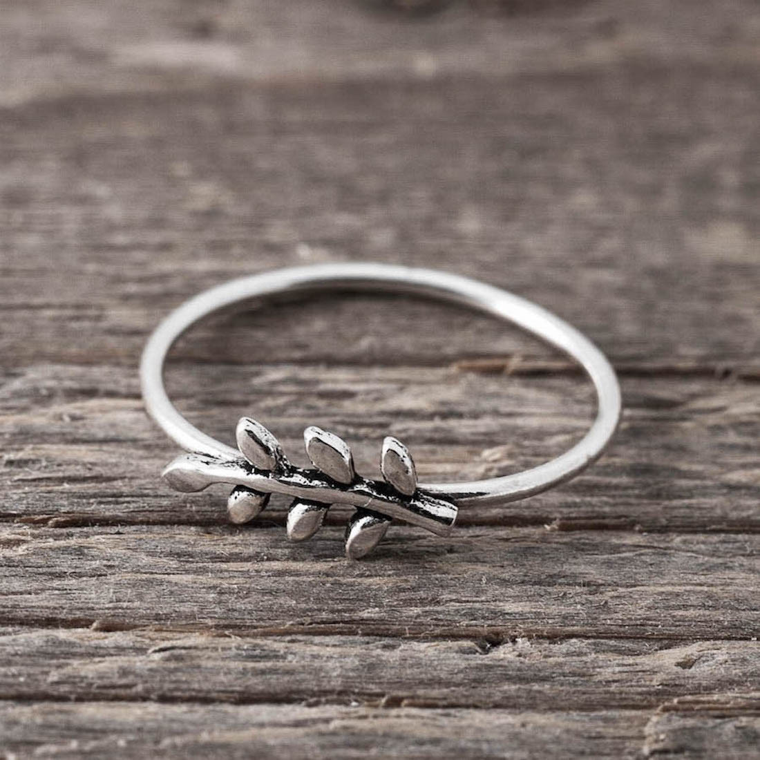 Silver ring leaf