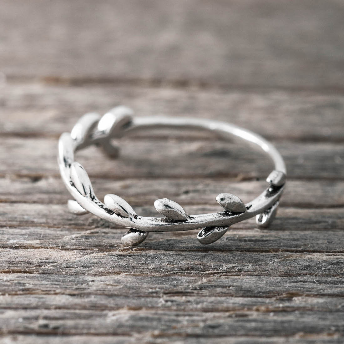 Silverring med löv