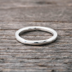Silver ring round