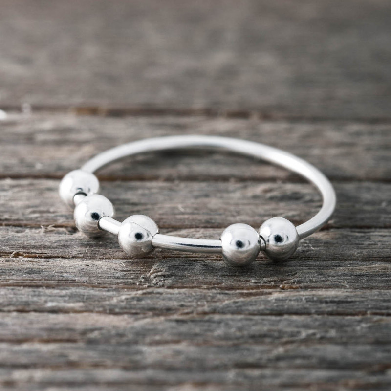 Silverring rörliga kulor