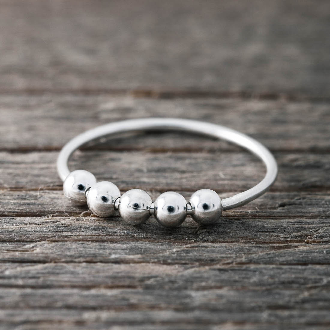 Silverring rörliga kulor