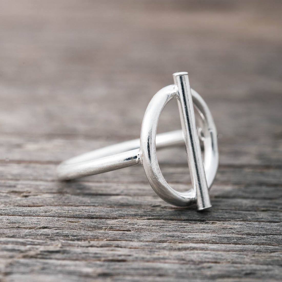 Silver ring T-bar