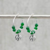 Silverörhängen grön agat med peace-symbol