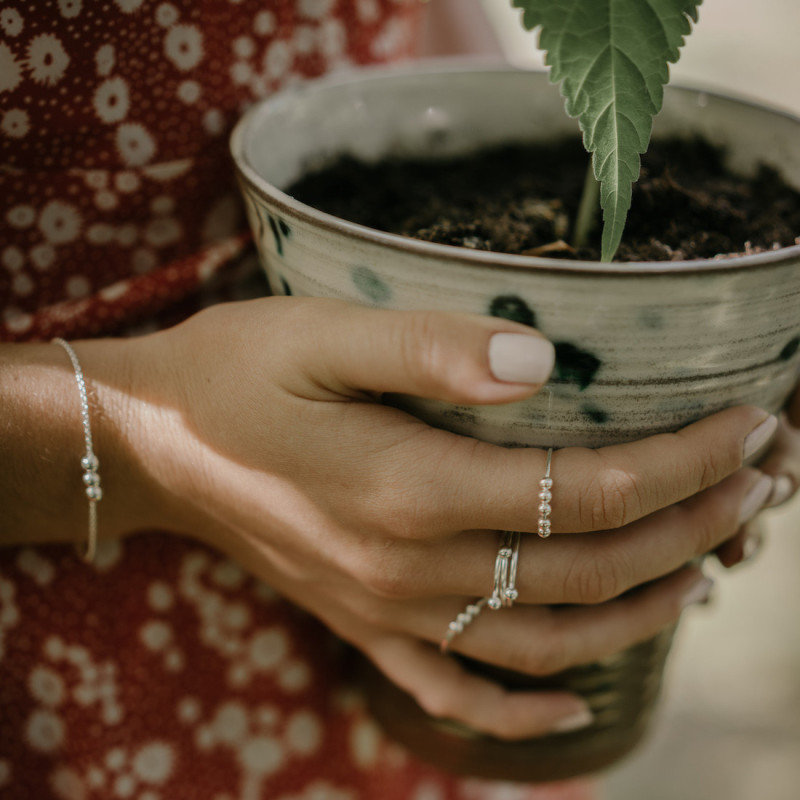 Silverring rörliga kulor