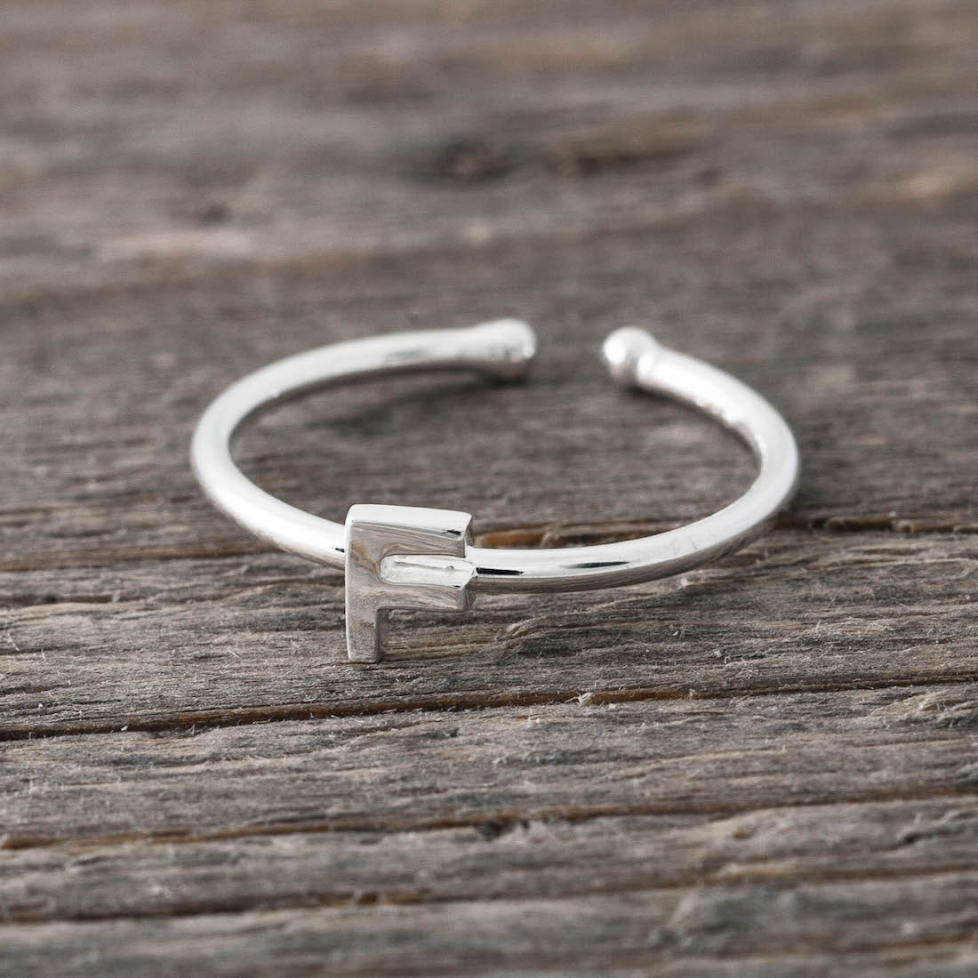 Silverring bokstav F