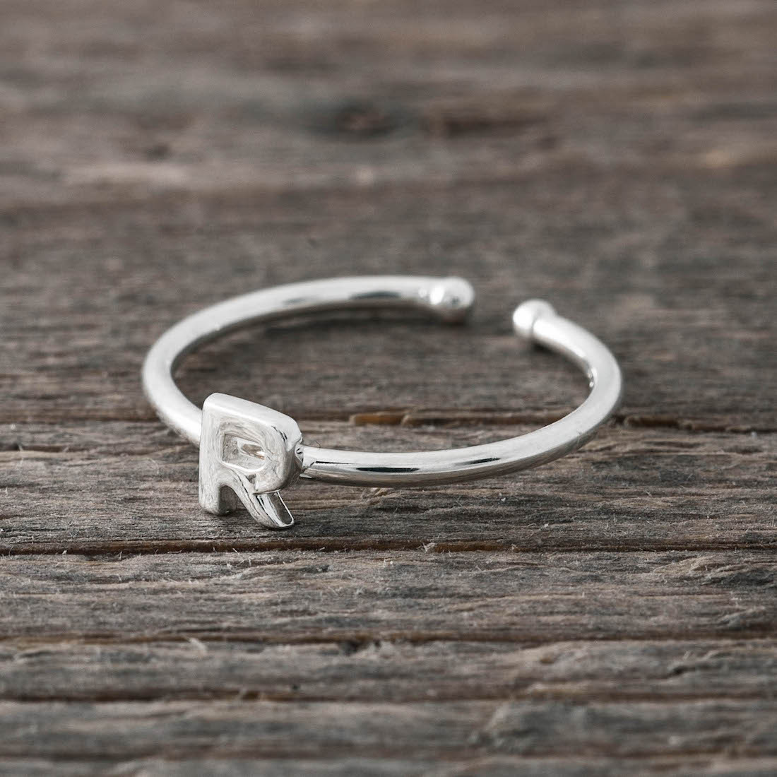 Silverring bokstav R