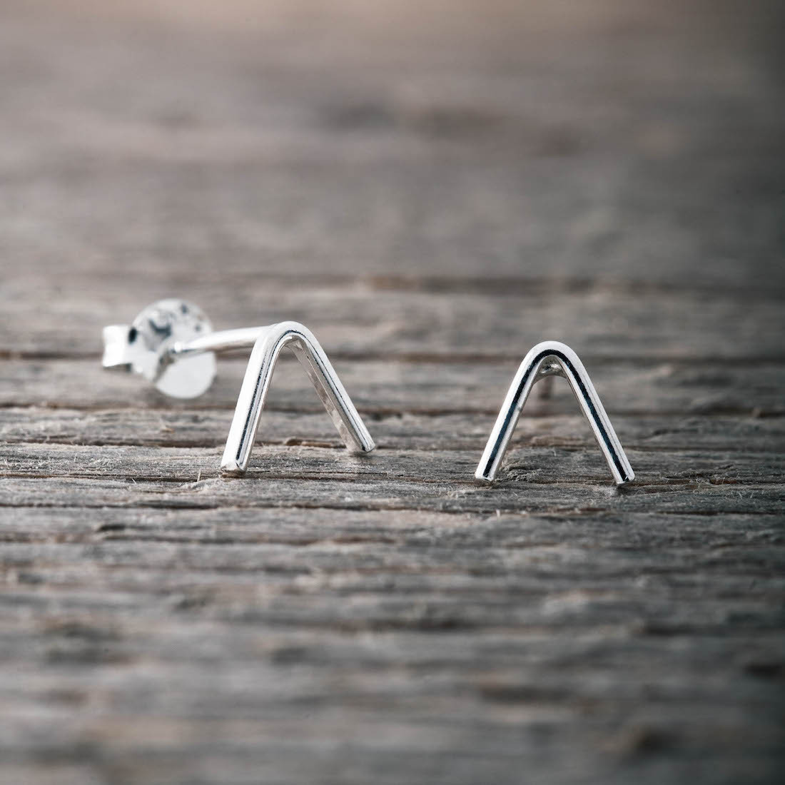 Silver earrings V-shape
