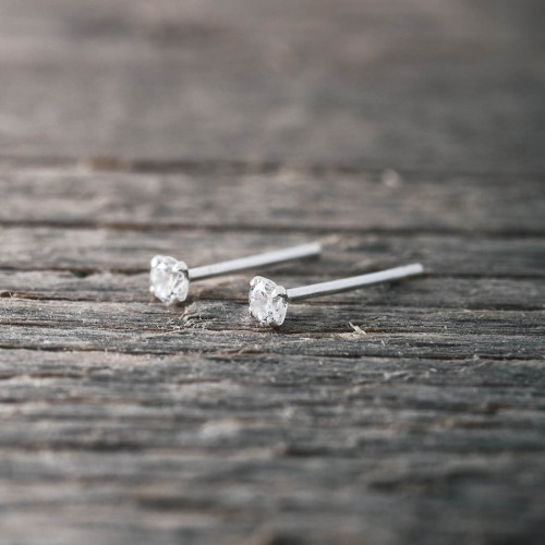 Silverörhängen vit sten 2mm