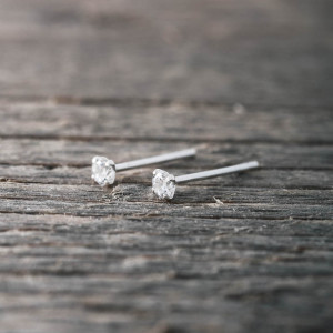 Silver earrings 2mm white stone