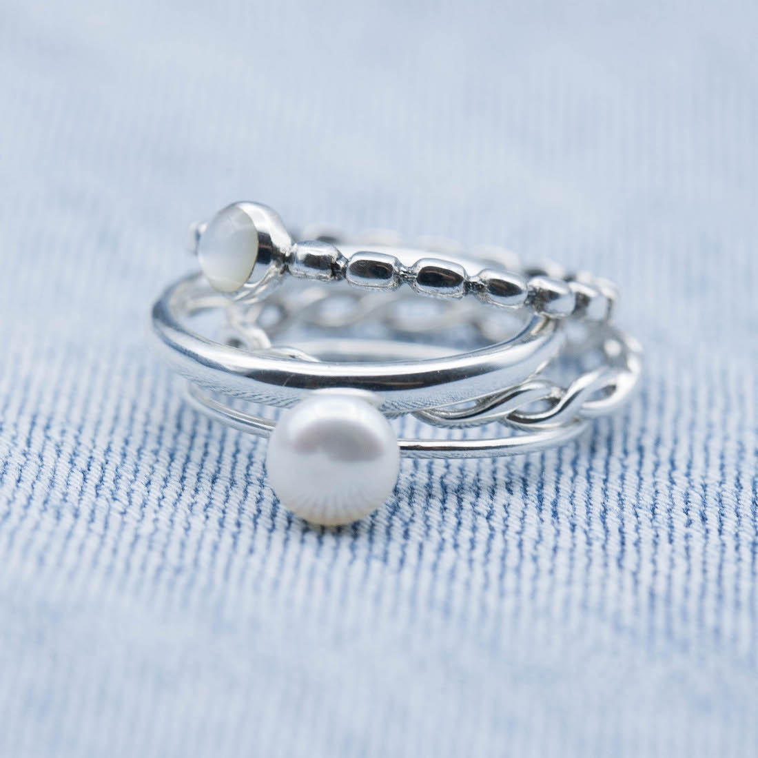 Silverring m vit månsten