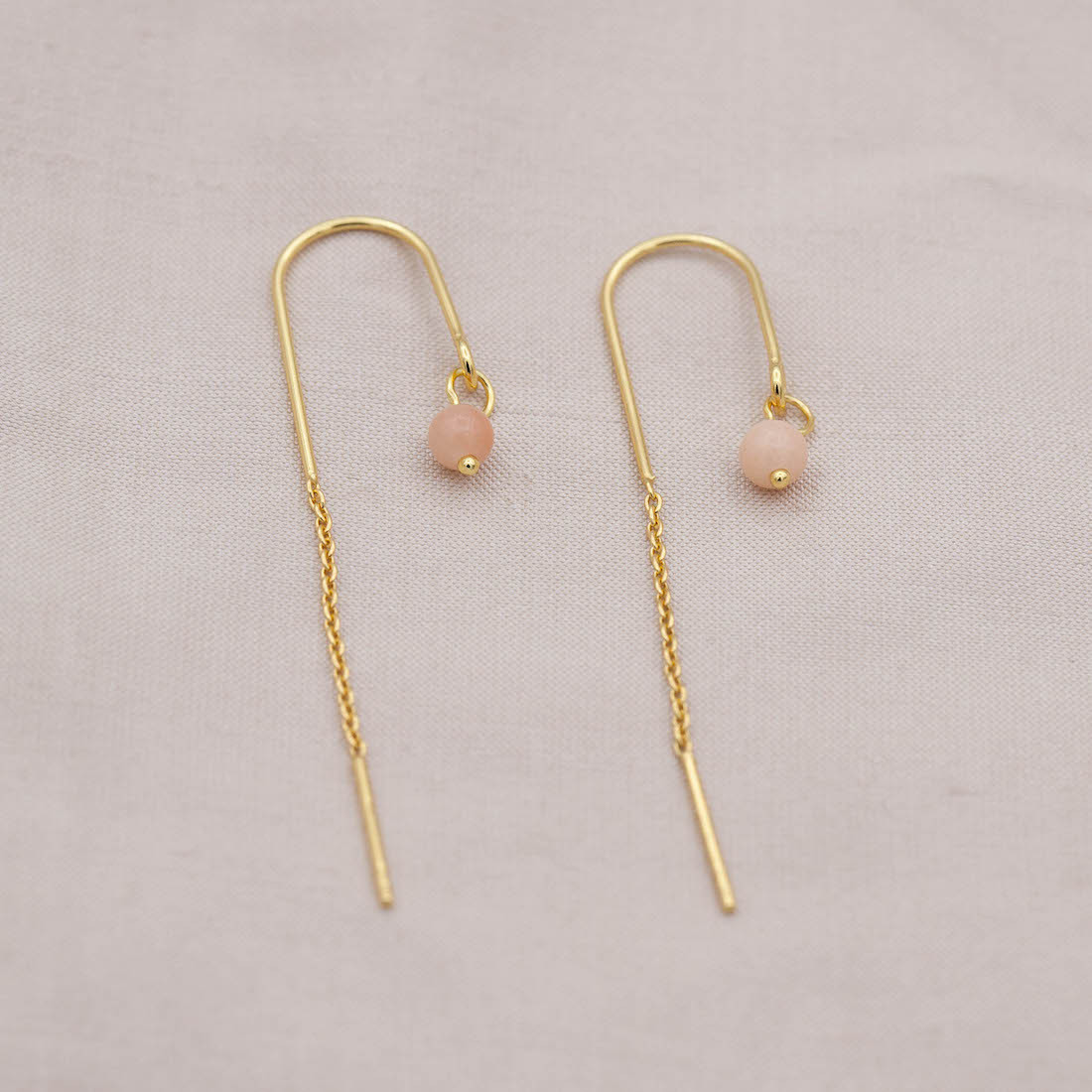 Guldörhängen "dra igenom" med karneol