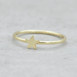 Gold ring thinn with small star