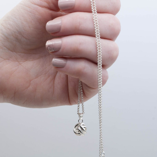 Silverhalsband rund knut