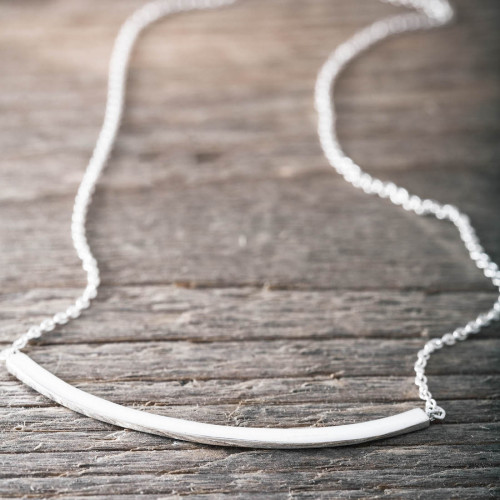 Silver necklace curved bar