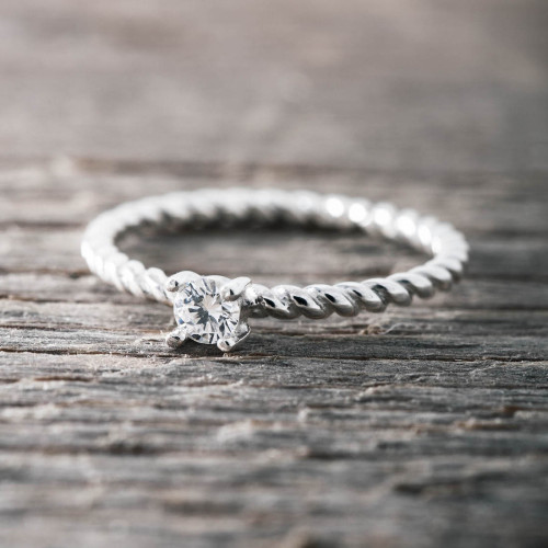 Silverring tvinnad med c/z sten