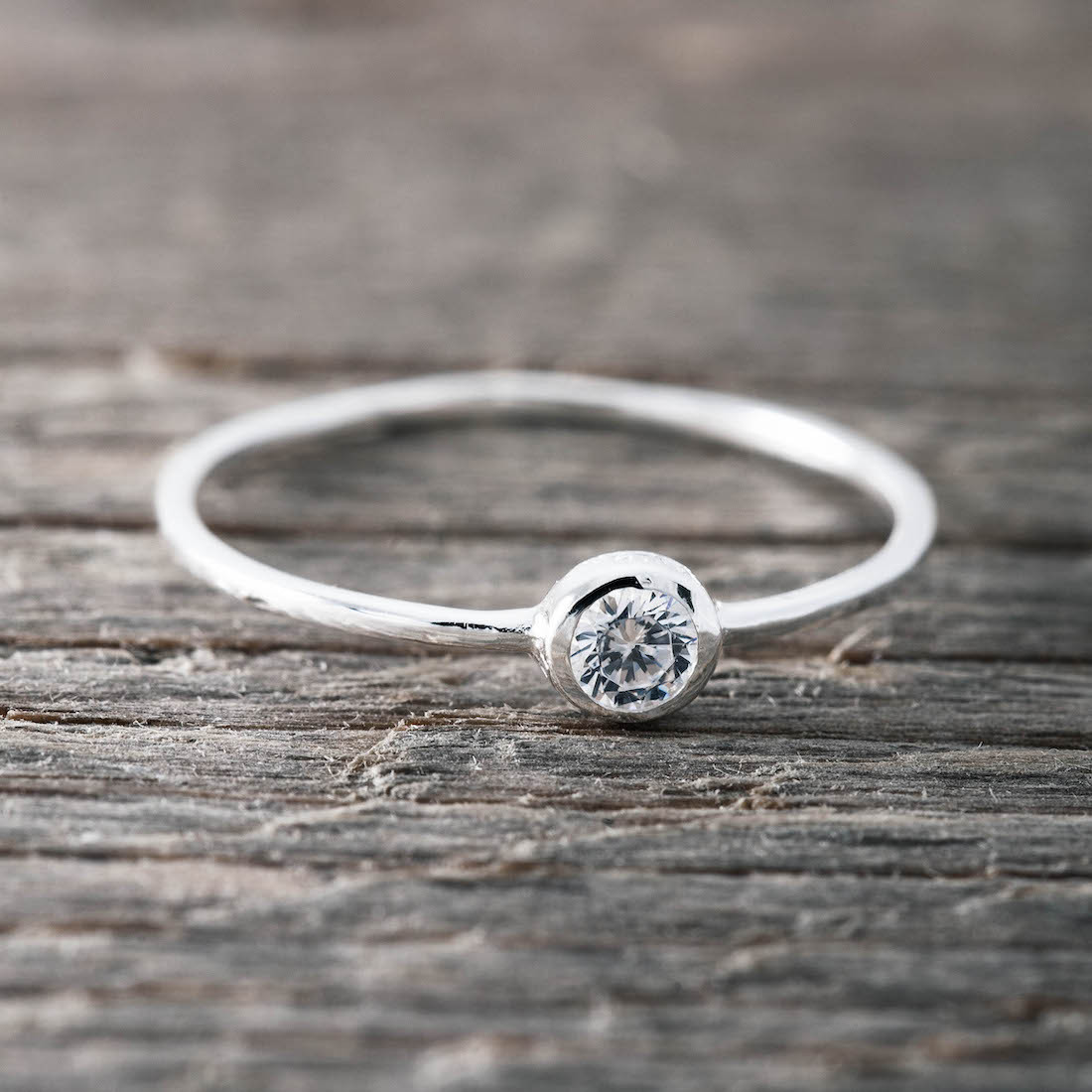 Silverring supertunn m vit C/Z sten