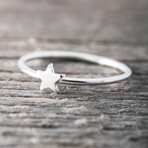 Silver ring thinn with small star