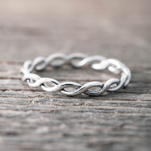 Silverring tvinnad fläta