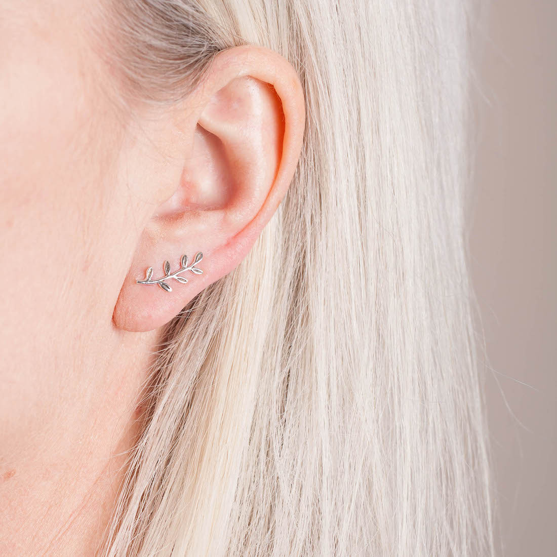 Silverörhänge ear climber löv