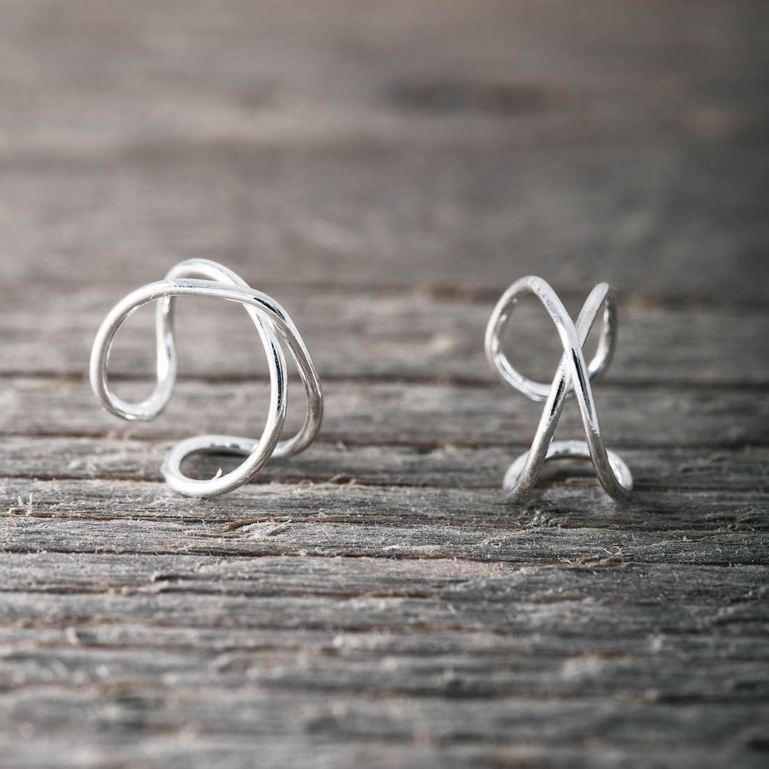 Silverörhänge ear cuff kryss