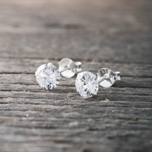 Silver earrings 4mm white stone