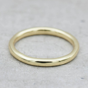 Gold ring round