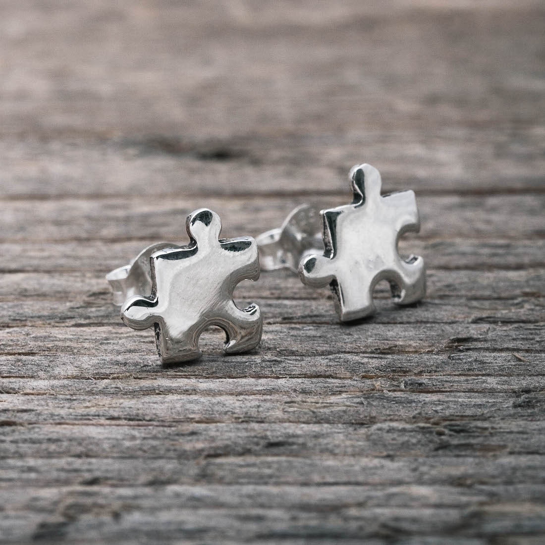 Silver earrings puzzle
