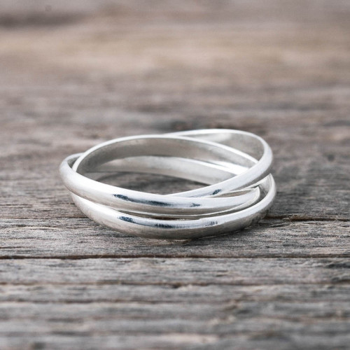 Silverring tre i en