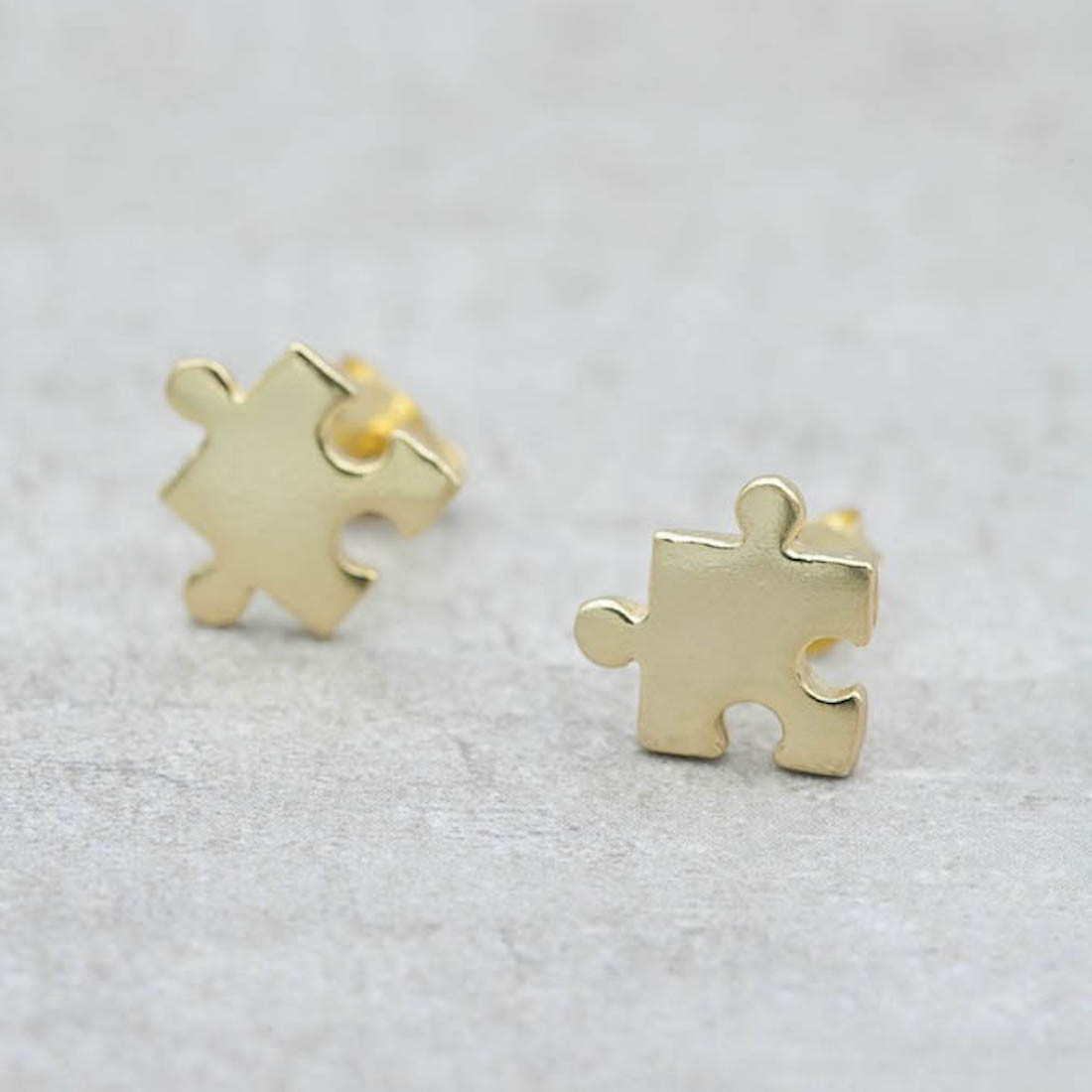 gold earrings puzzle