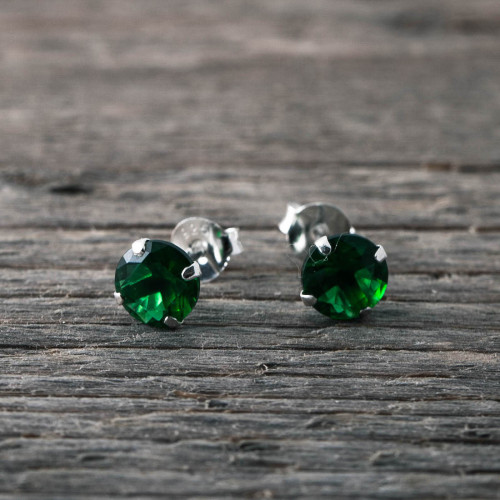 Silver earrings 6mm green stone