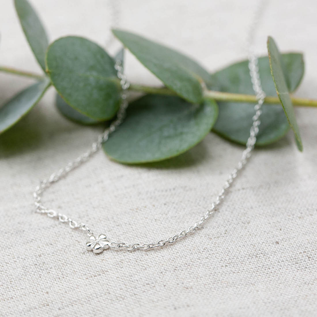 Silver necklace small flower