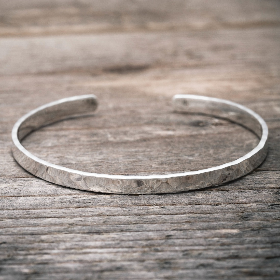 Silverarmband stelt hammrat