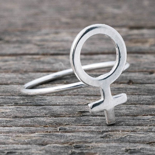 Silverring stort kvinnotecken
