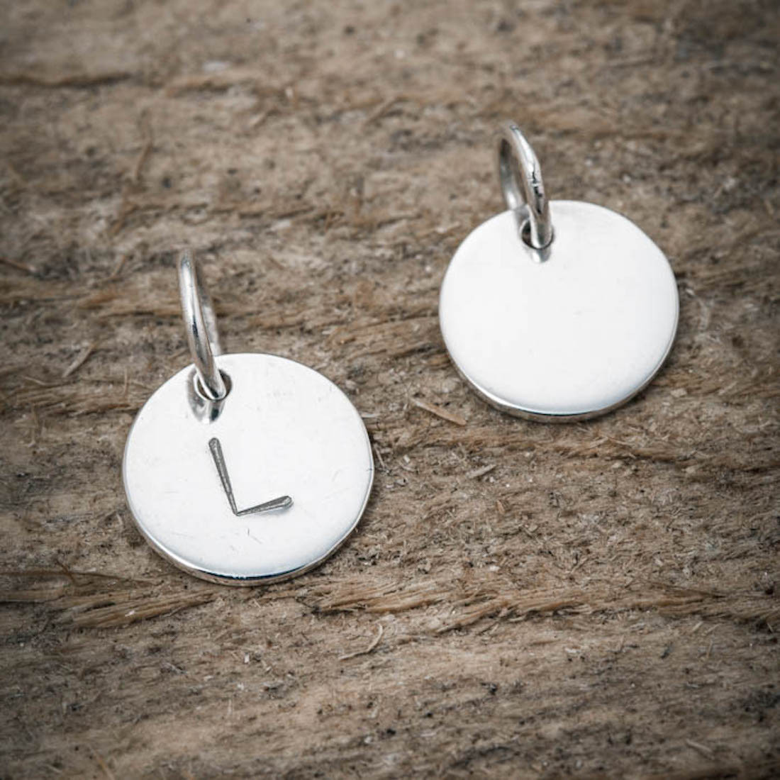 Silverhalsband med bricka