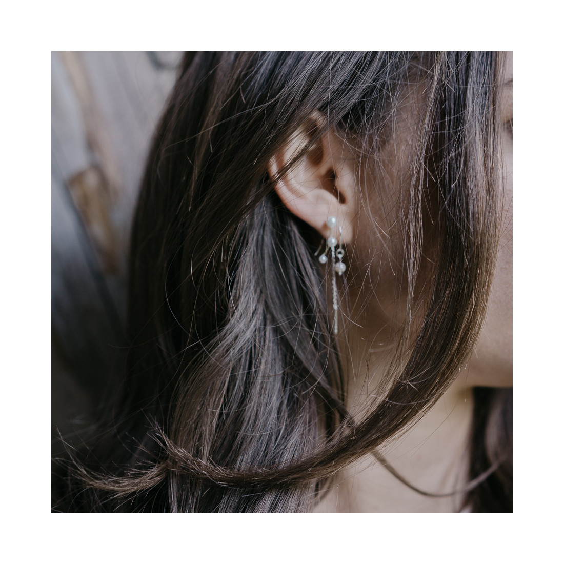 Silver earrings hanging pearl