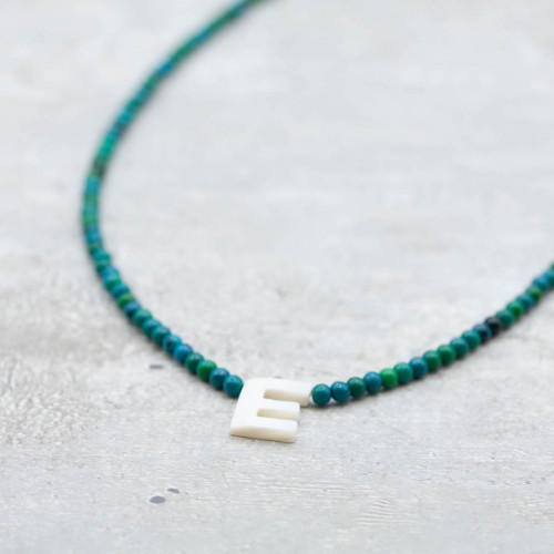 Halsband bokstav - E - summer edition