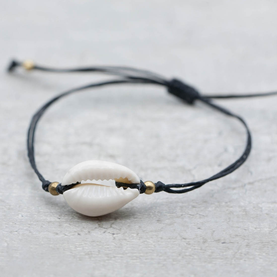 Bracelet with shells - Summer edition -Black