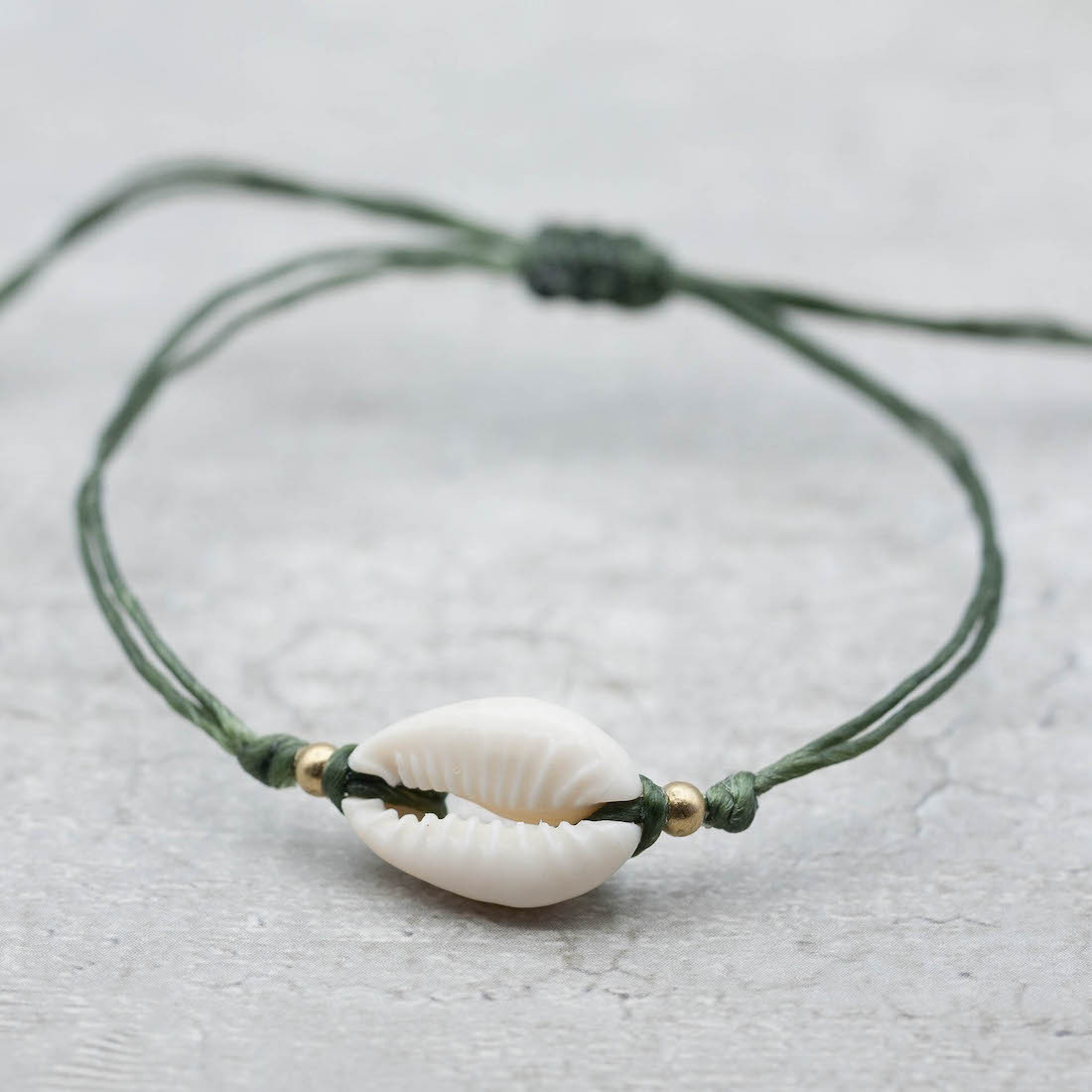 Bracelet with shells - Summer edition - Dark green