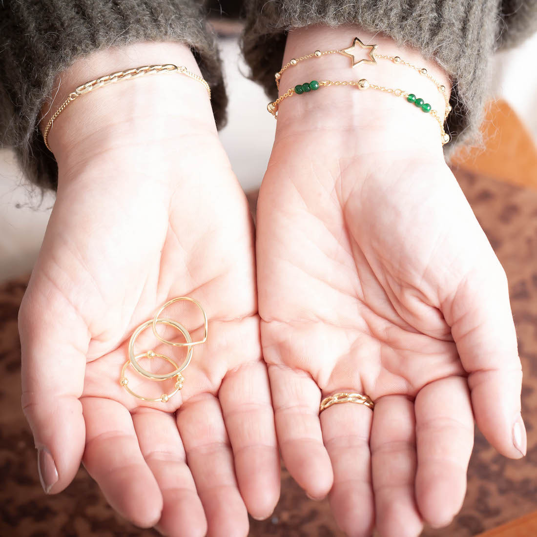 Gold bracelet chain bar