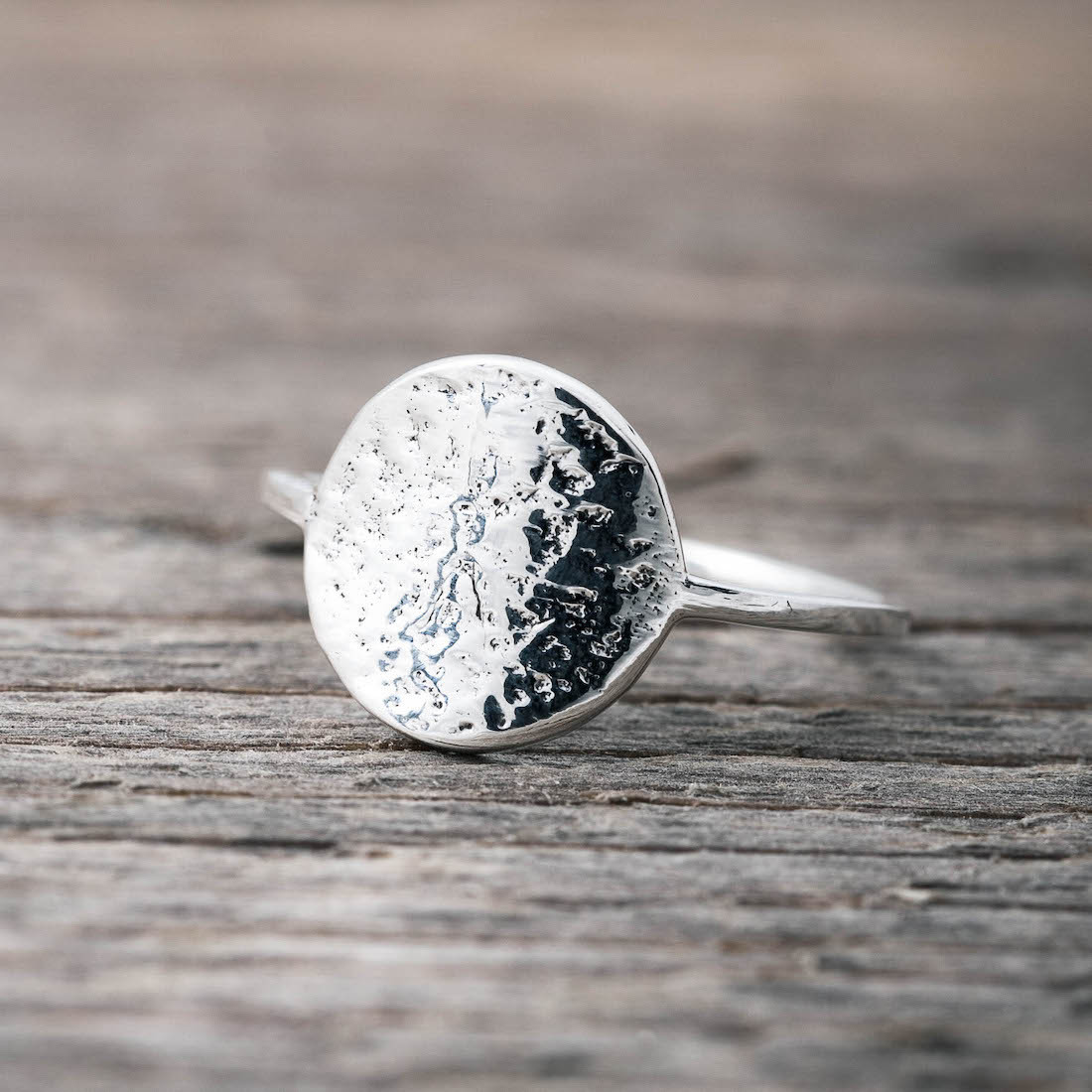 Silver ring hammered disk