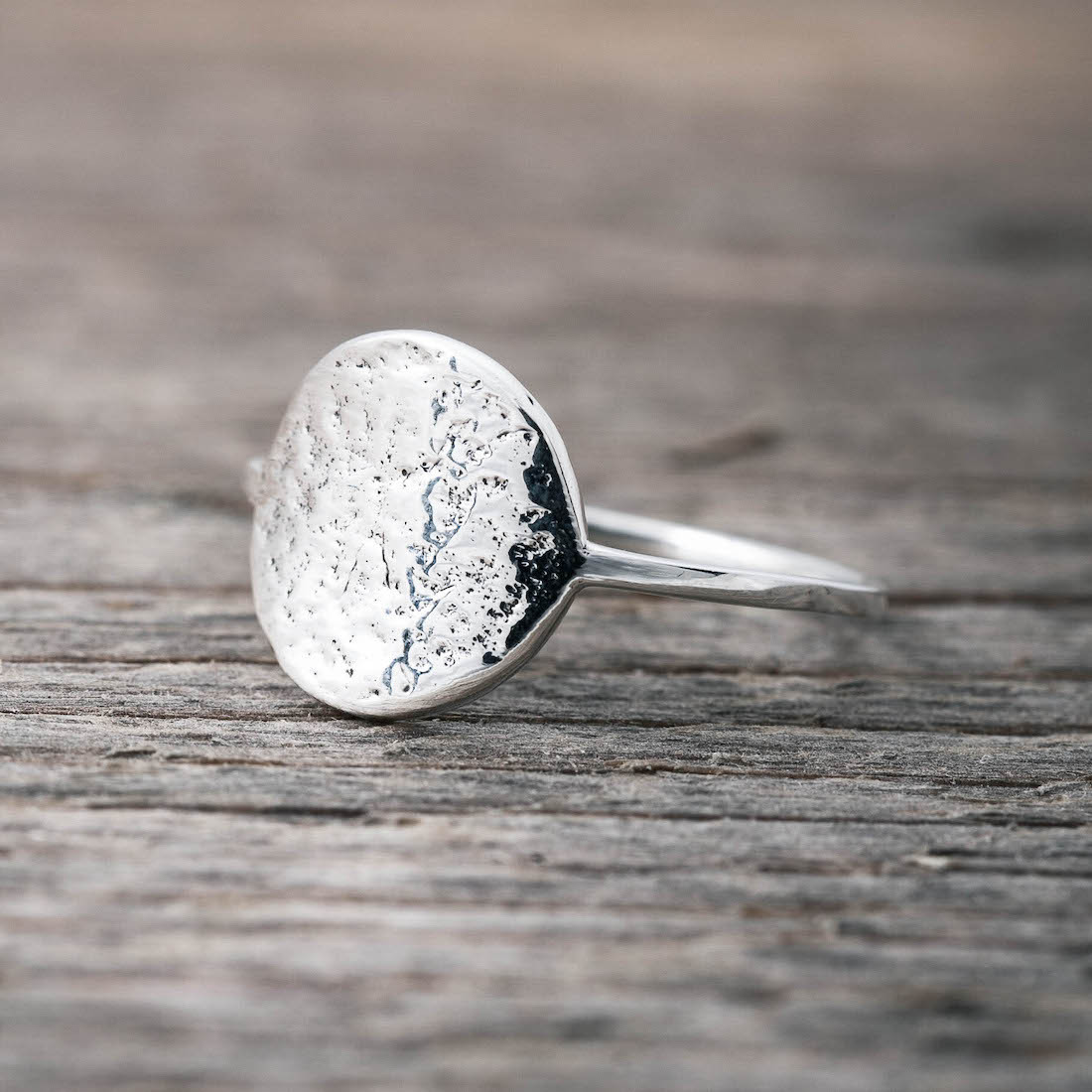 Silver ring hammered disk