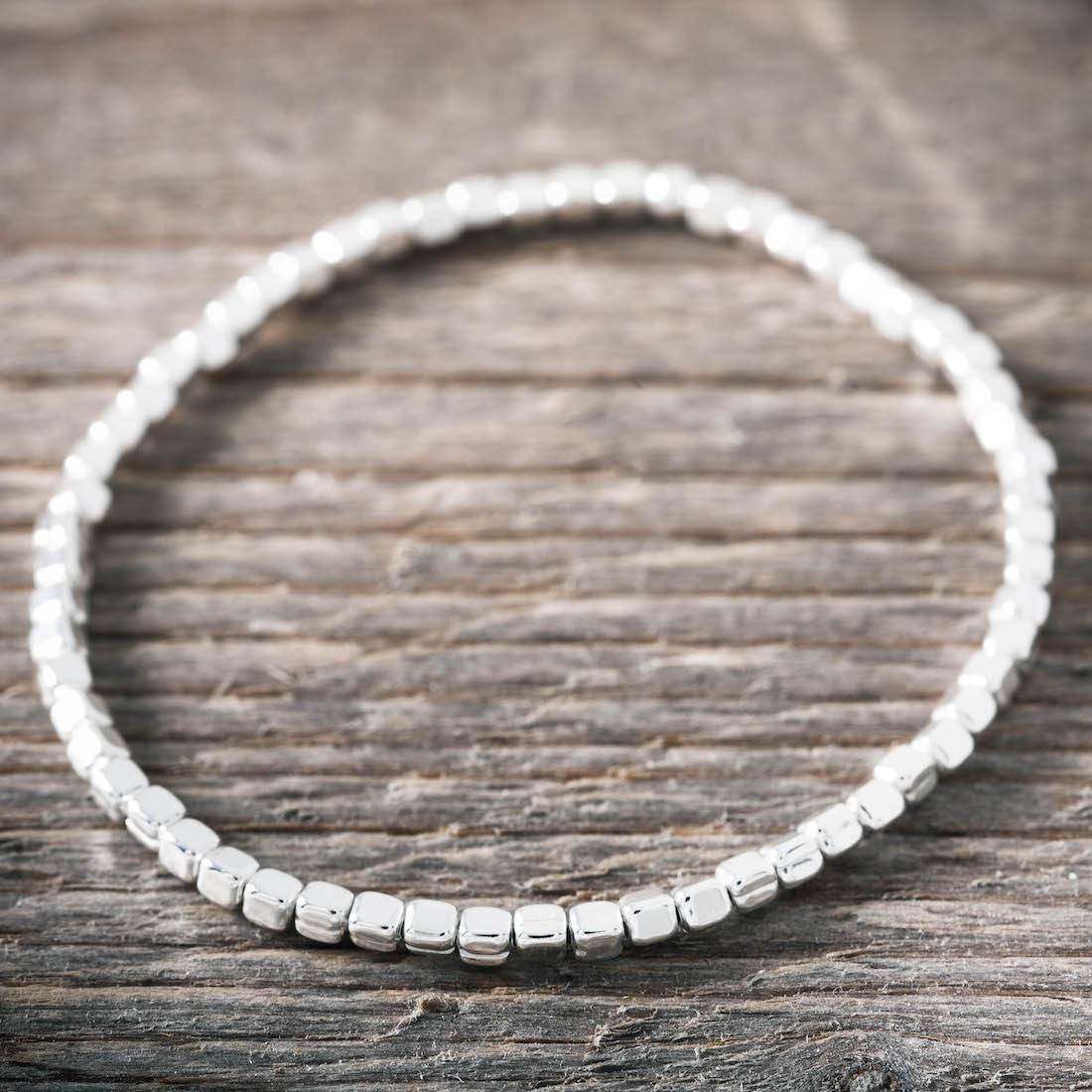 Silver bracelet elastisc with silver cubes