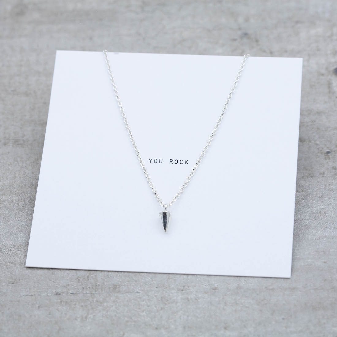 Silverhalsband liten spike